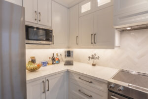 white_shaker_cabinet_kitchen_design_mississauga