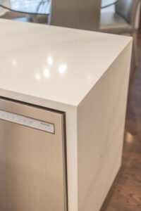 white_shaker_cabinet_kitchen_design_mississauga