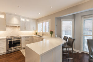 white_shaker_cabinet_kitchen_design_mississauga