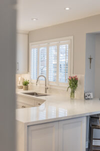 white_shaker_cabinet_kitchen_design_mississauga