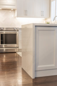 white_shaker_cabinet_kitchen_design_mississauga_waterfall_island