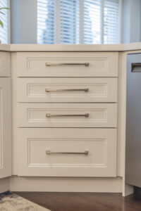 white_shaker_cabinet_kitchen_design_mississauga