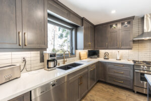 transitional_dark_wood_cabinets_mississauga_kitchen_design