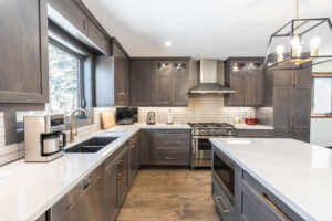 transitional_dark_wood_cabinets_mississauga_kitchen_design
