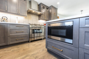 transitional_dark_wood_cabinets_mississauga_kitchen_design