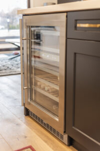 Modern_white_cabinets_kitchen_design_oakville