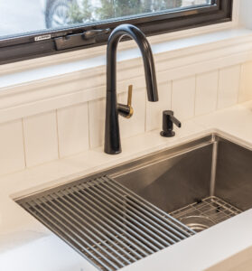 Modern_white_cabinets_kitchen_design_oakville