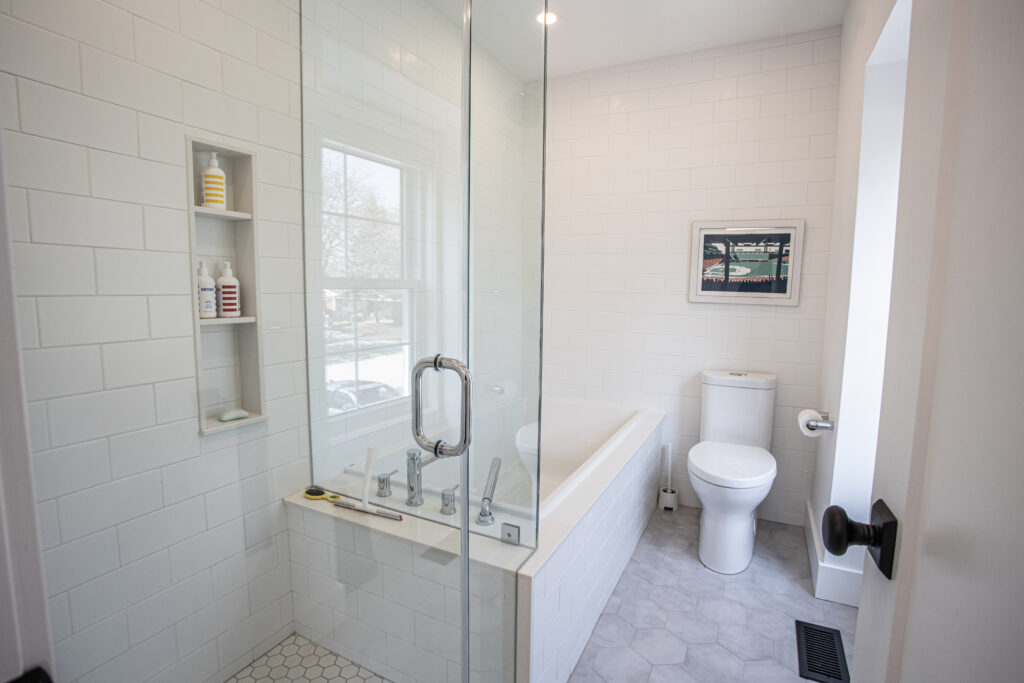 modern_bathroom_design_mississauga