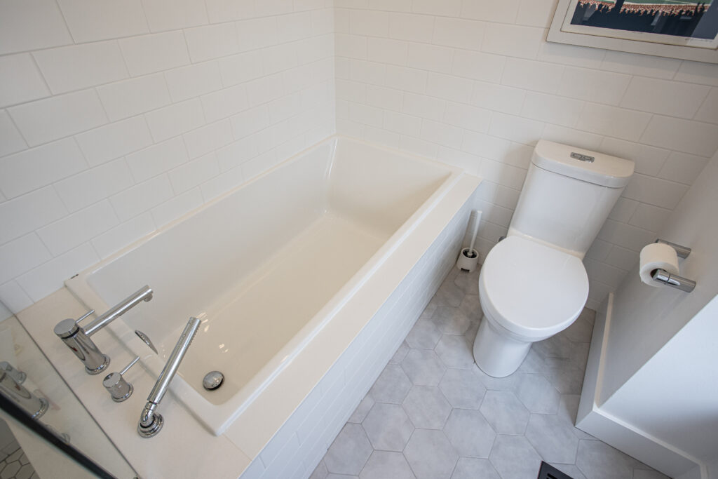 modern_bathroom_design_mississauga