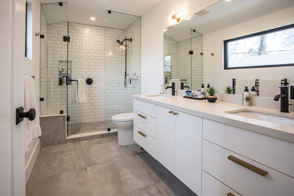 modern_bathroom_design_mississauga