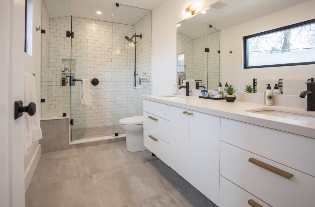 modern_bathroom_design_mississauga