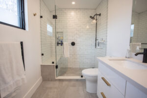 modern_bathroom_design_mississauga