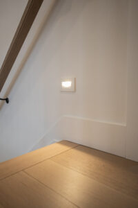 modern_wood_staircase_design_mississauga