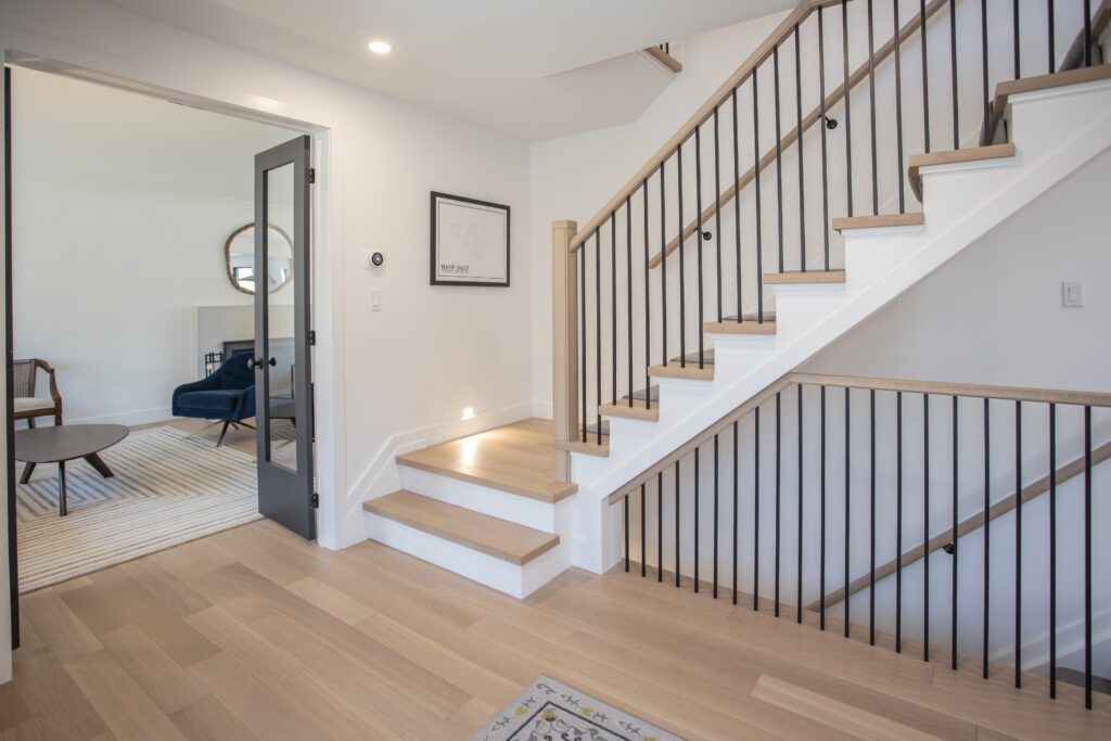 modern_wood_staircase_design_mississauga