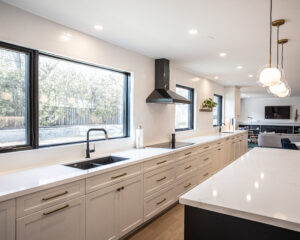 modern_luxury_two_tone_kitchen_design_mississauga