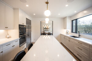 modern_luxury_two_tone_kitchen_design_mississauga