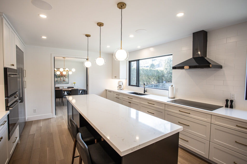 modern_luxury_two_tone_kitchen_design_mississauga