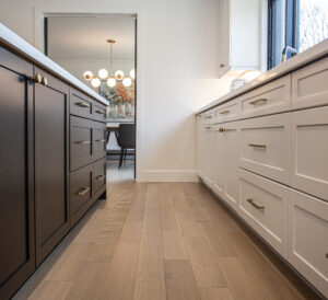 modern_luxury_two_tone_kitchen_design_mississauga
