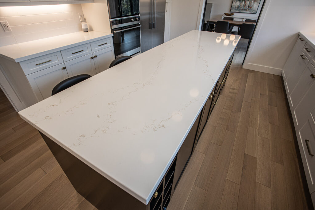 modern_luxury_two_tone_kitchen_design_mississauga