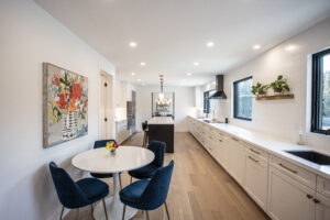 modern_luxury_two_tone_kitchen_design_mississauga