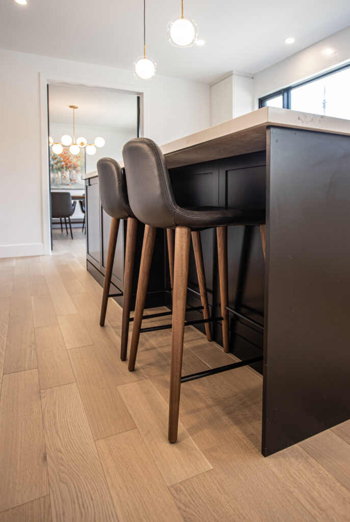 modern_luxury_two_tone_kitchen_design_mississauga