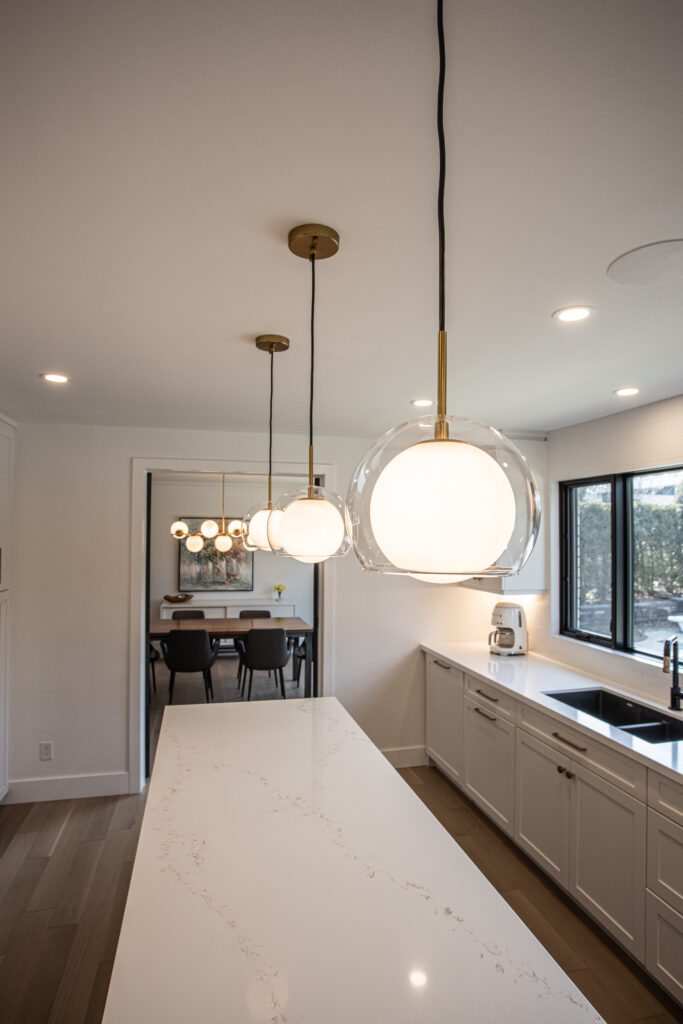 modern_luxury_two_tone_kitchen_design_mississauga