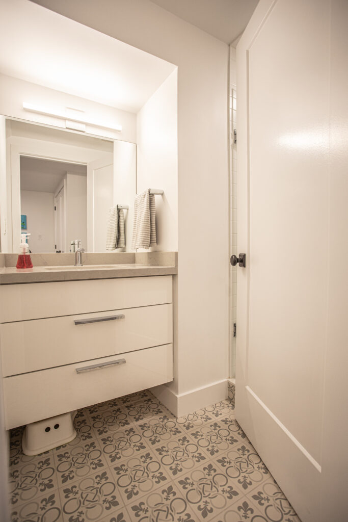 modern_bathroom_renovation_mississauga