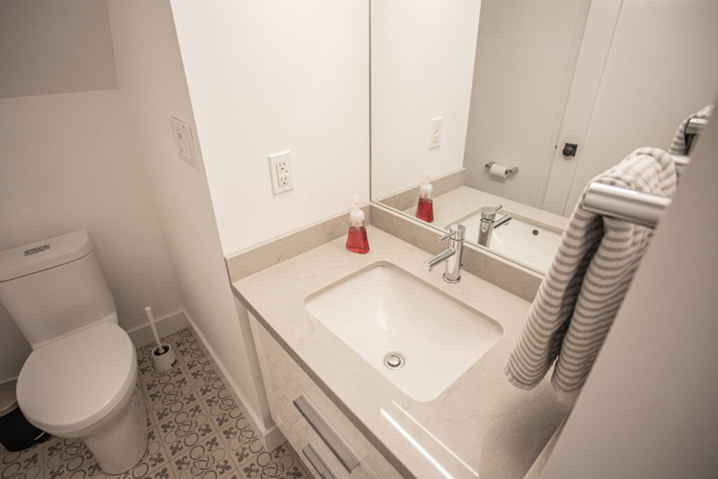 modern_bathroom_renovation_mississauga