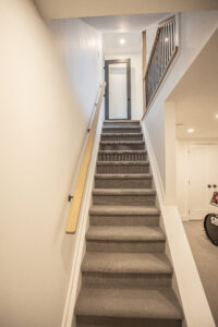 modern_staircase_renovation_mississauga