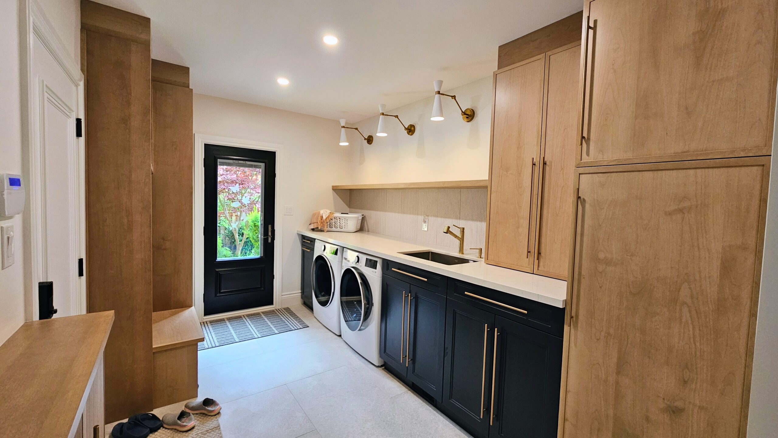 mississauga_home_renovation_laundry_room_modern_design