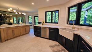mississauga_kitchen_renovation_white_oak_dark_cabintry_gold_accessories