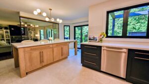mississauga_kitchen_renovation_white_oak_kitchen_island_dark_cabintry