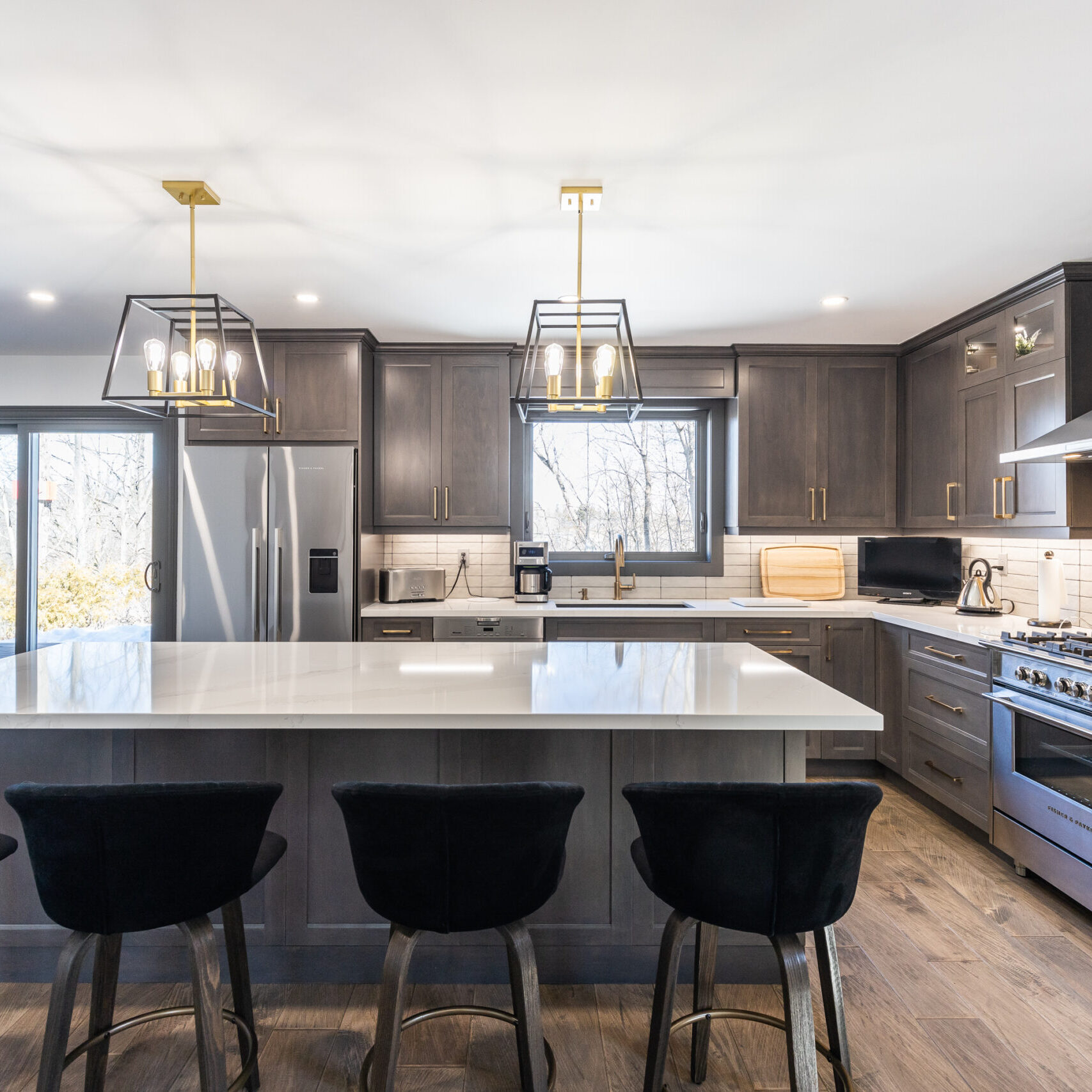 transitional_dark_wood_cabinets_mississauga_kitchen_design